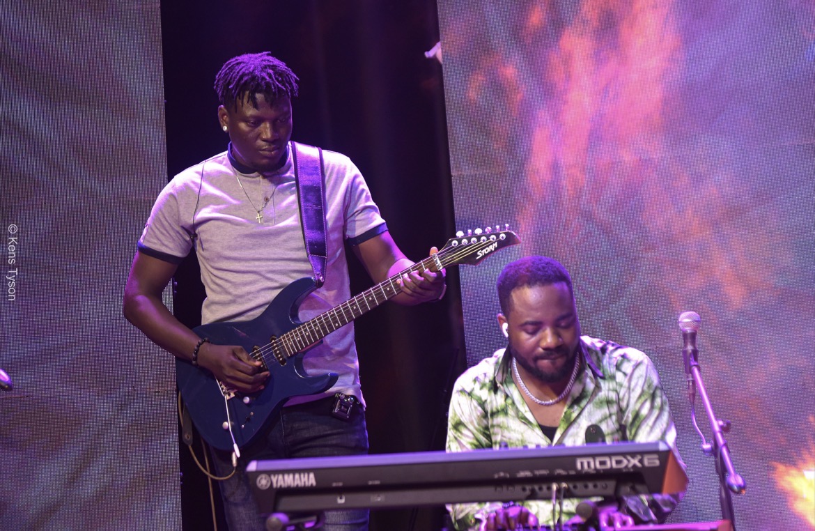 Live on stage guitar and keys